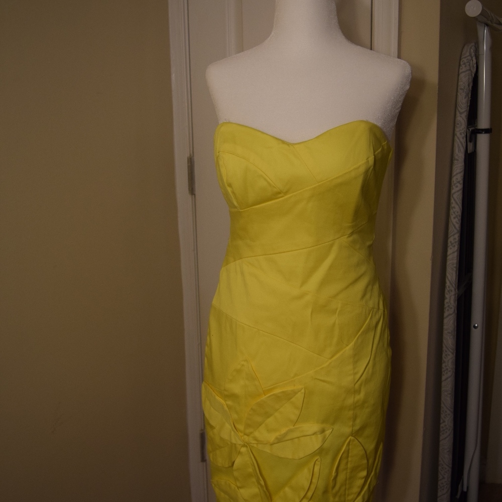 Strapless yellow dress with flowers